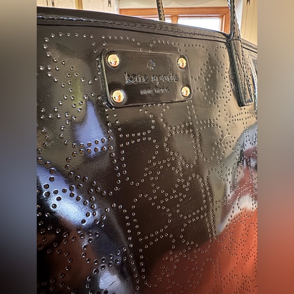 Kate Spade York Harmony Metro Black Patten Leather with perforated Hearts EUC! - Picture 3 of 9